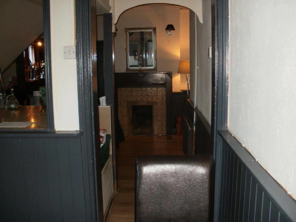 The Crown Inn Киншем Экстерьер фото