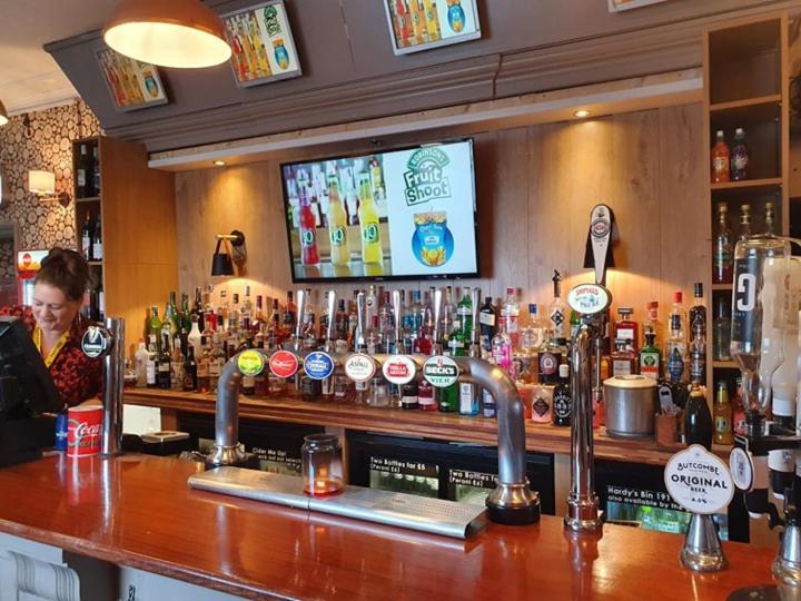 The Crown Inn Киншем Экстерьер фото